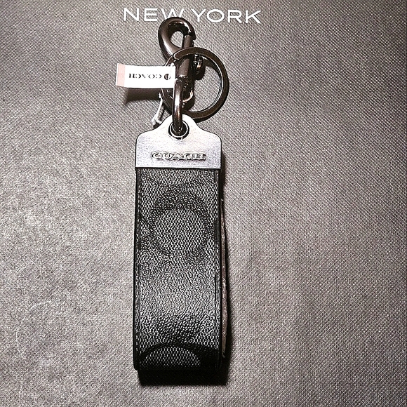 (UNISEX) COACH LOOP KEY FOB IN SIGNATURE CANVAS (NWT) - Picture 1 of 7